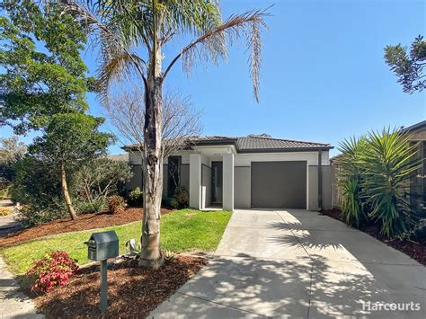 6 Versace Court, Pakenham VIC 3810 